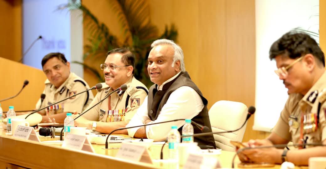 ಸಾಂವಿಧಾನಿಕ ಚೌಕಟ್ಟು ಮೀರಿದವರ ಮೇಲೆ ಮುಲಾಜಿಲ್ಲದೆ ಕ್ರಮಕ್ಕೆ ಪ್ರಿಯಾಂಕ ಖರ್ಗೆ ಸೂಚನೆ  
