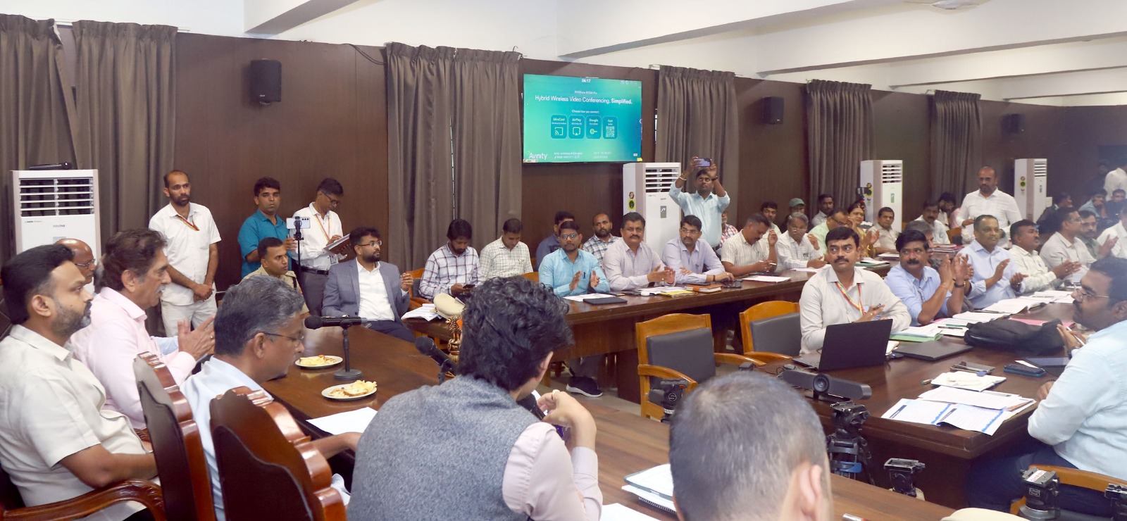 ಮಳೆಯಾಗುತ್ತಿದ್ದು ಸದ್ಯ ಆತಂಕ ನಿವಾರಣೆ : ಸಚಿವ ಸತೀಶ ಜಾರಕಿಹೊಳಿ