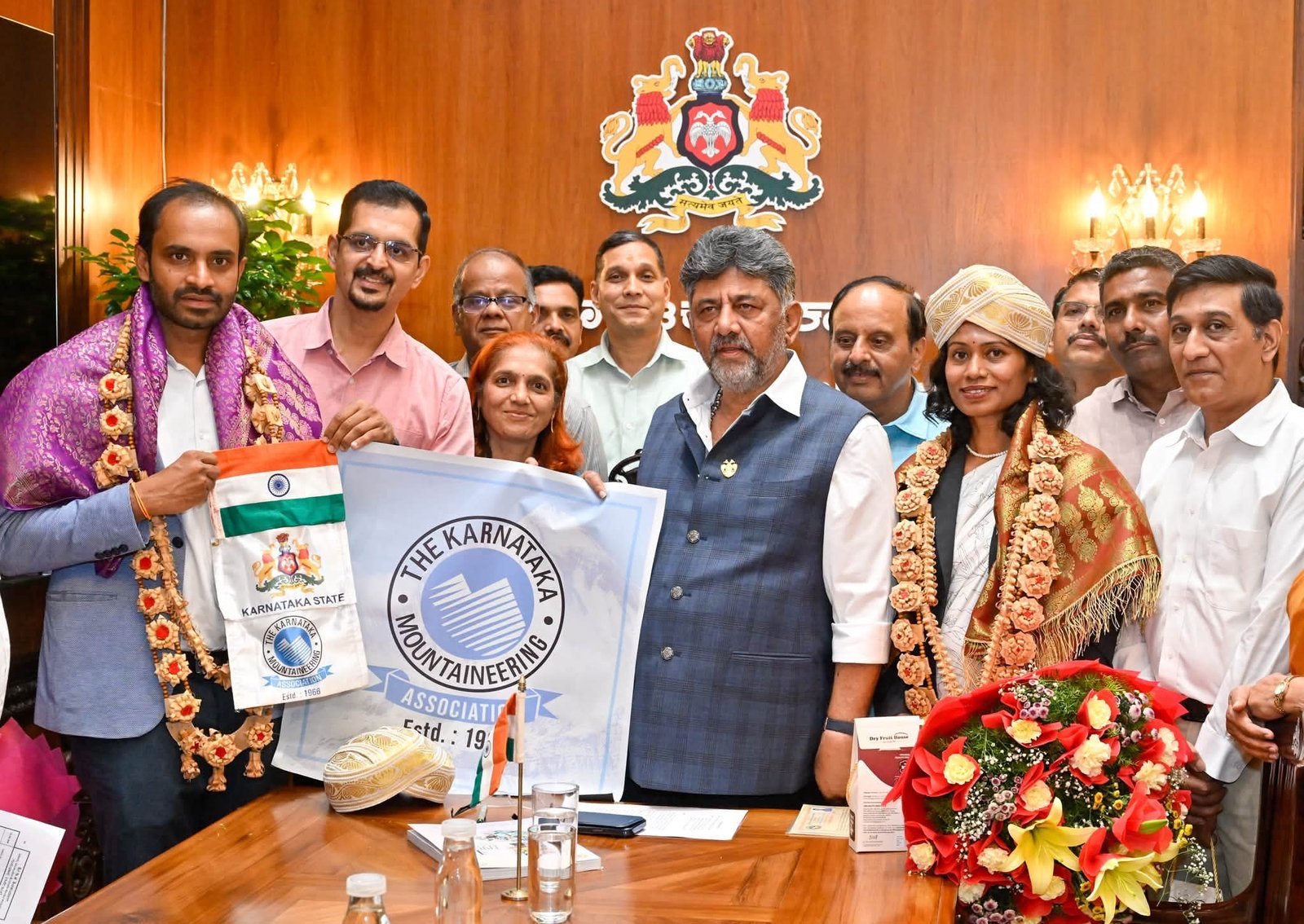 ಮೌಂಟ್ ಎವರೆಸ್ಟ್  ಏರಿದ  ಸಂತೋಷ್  ಹಾಗೂ  ಚಿನ್ಮಯಿಗೆ ಗೌರವ