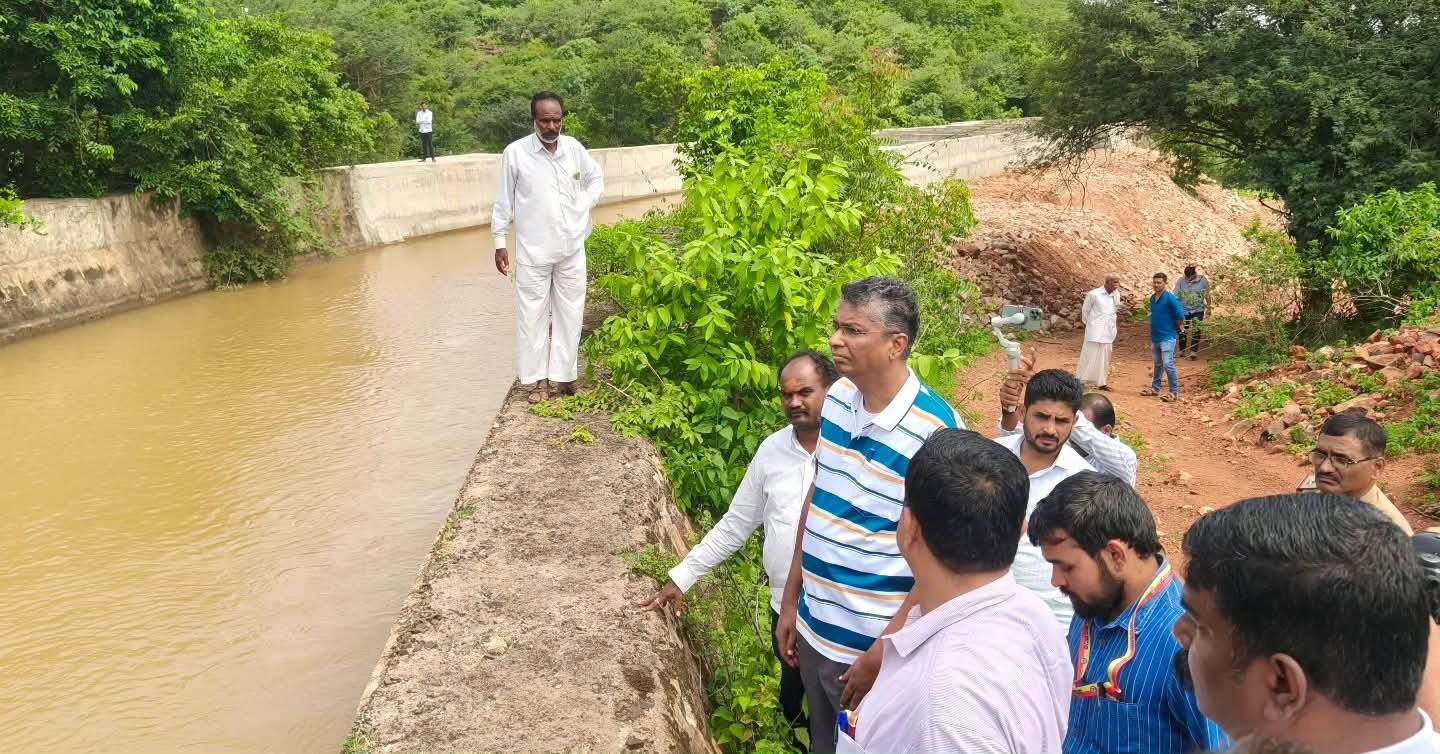 ನೀರು ವ್ಯರ್ಥವಾಗದಂತೆ ಕಾಲುವೆಗಳ ತ್ವರಿತ ನಿರ್ವಹಣೆಗೆ ಸತೀಶ್ ಜಾರಕಿಹೊಳಿ ಸೂಚನೆ