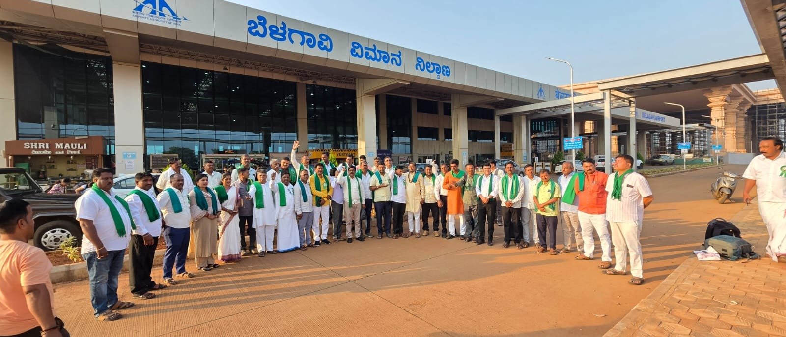 ದೆಹಲಿಗೆ ತೆರಳಿದ ಕಬ್ಬು ಬೆಳೆಗಾರ ರೈತರು: ಇಂದು 3 ಗಂಟೆಗೆ  ಬೆಲೆ ನಿಗದಿಗೆ ಕೇಂದ್ರದೊಂದಿಗೆ ಸಮಾಲೋಚನೆ